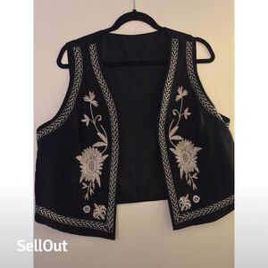 Verdusa Women's 1XL Black Floral Embroidered Sleeveless Vest